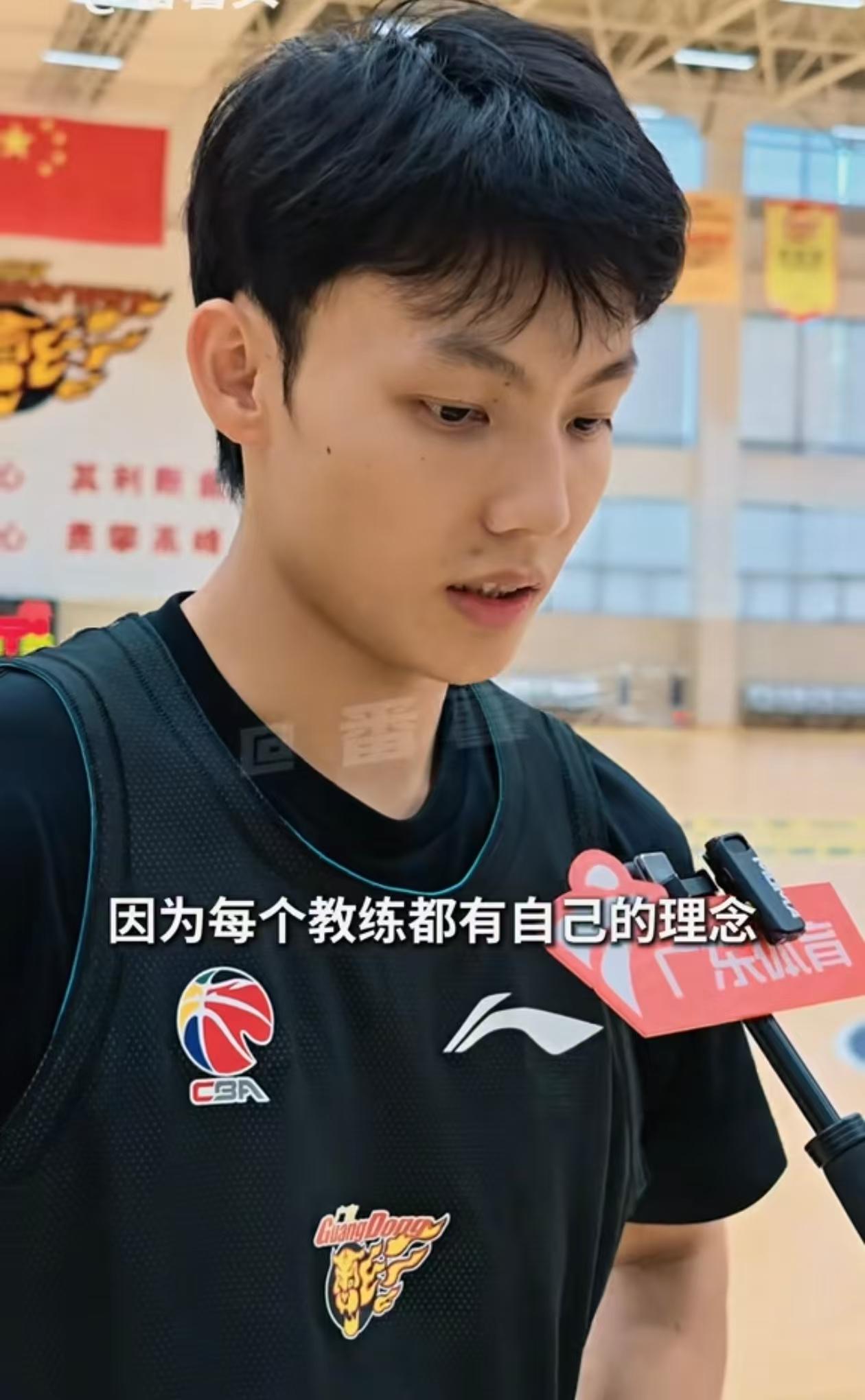 徐杰直言球队陌生，仍在适应新教练篮球理念，杨瀚森前队员有望加盟广东
广东体育的记