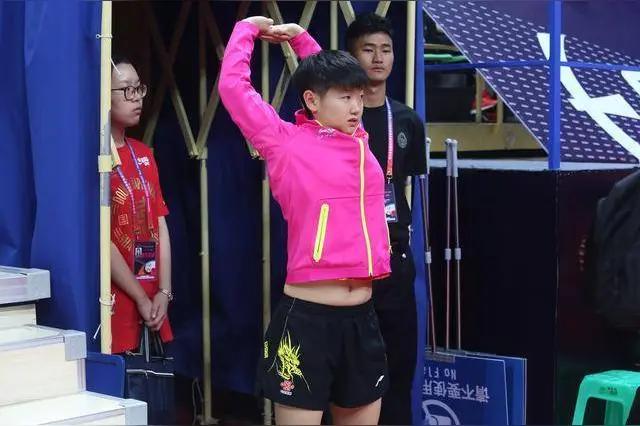 孙颖莎突然被宣布缺席重庆WTT冠军赛抽签佳宾。
一时让外面猜测不断

有人说她抽