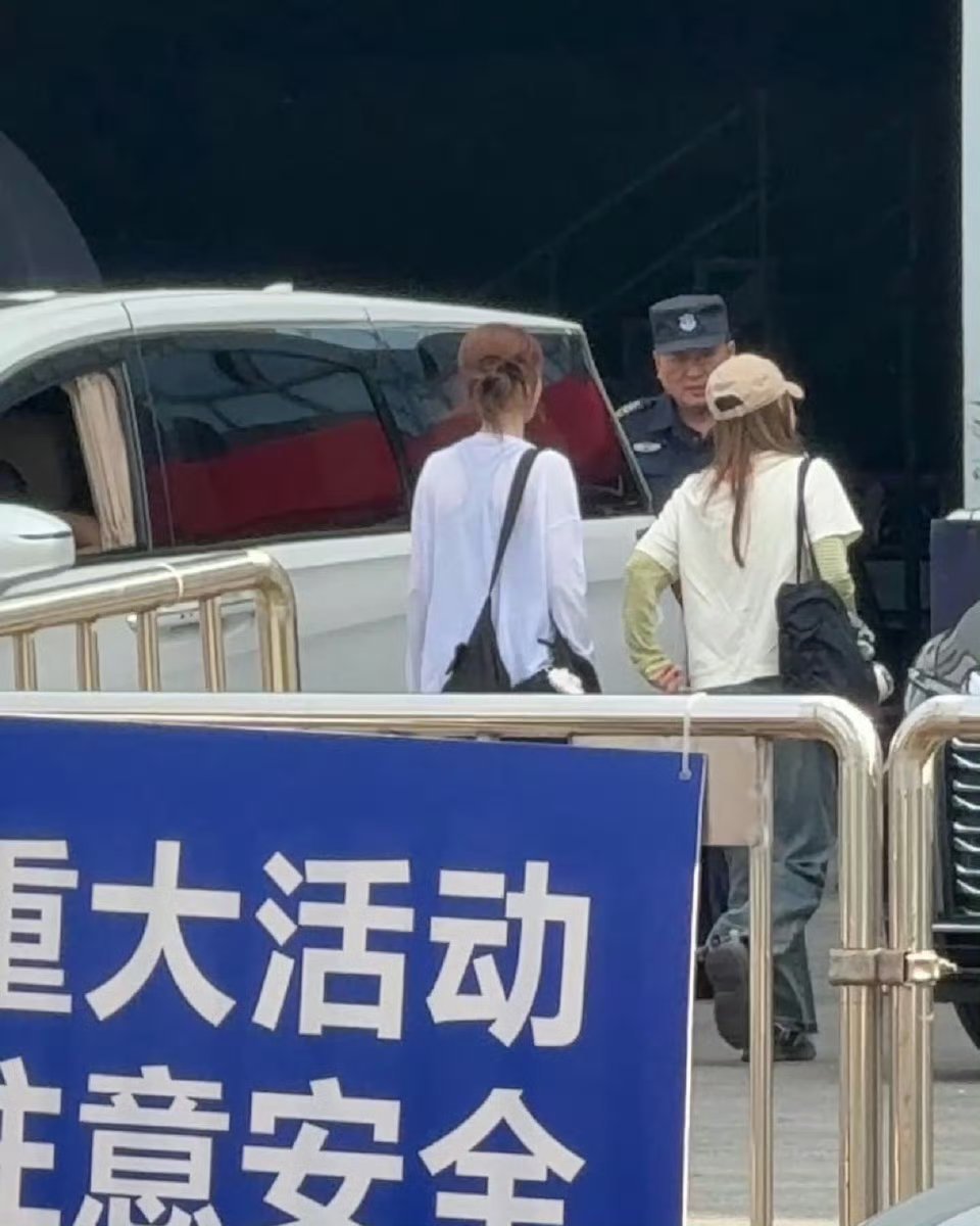张慧雯因肠胃炎去急诊 一向低调踏实努力前行，张慧雯却意外遭遇病痛侵袭，肠胃炎发作