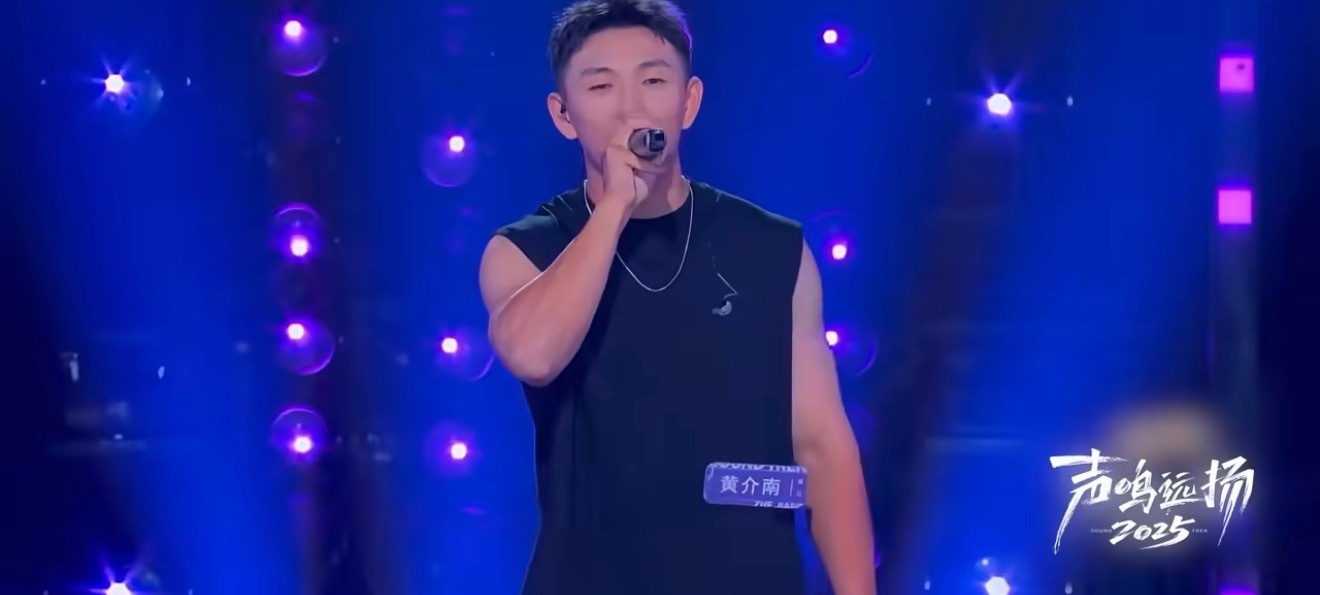 谁在萨顶顶嗓子里骑摩托萨顶顶老师一本正经地和选手学习B-box，也太厉害了吧，果