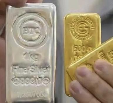 偷偷告诉你，
如果你想要买黄金，
千万不要去金店，不是金店的黄金纯度不够，而是隐