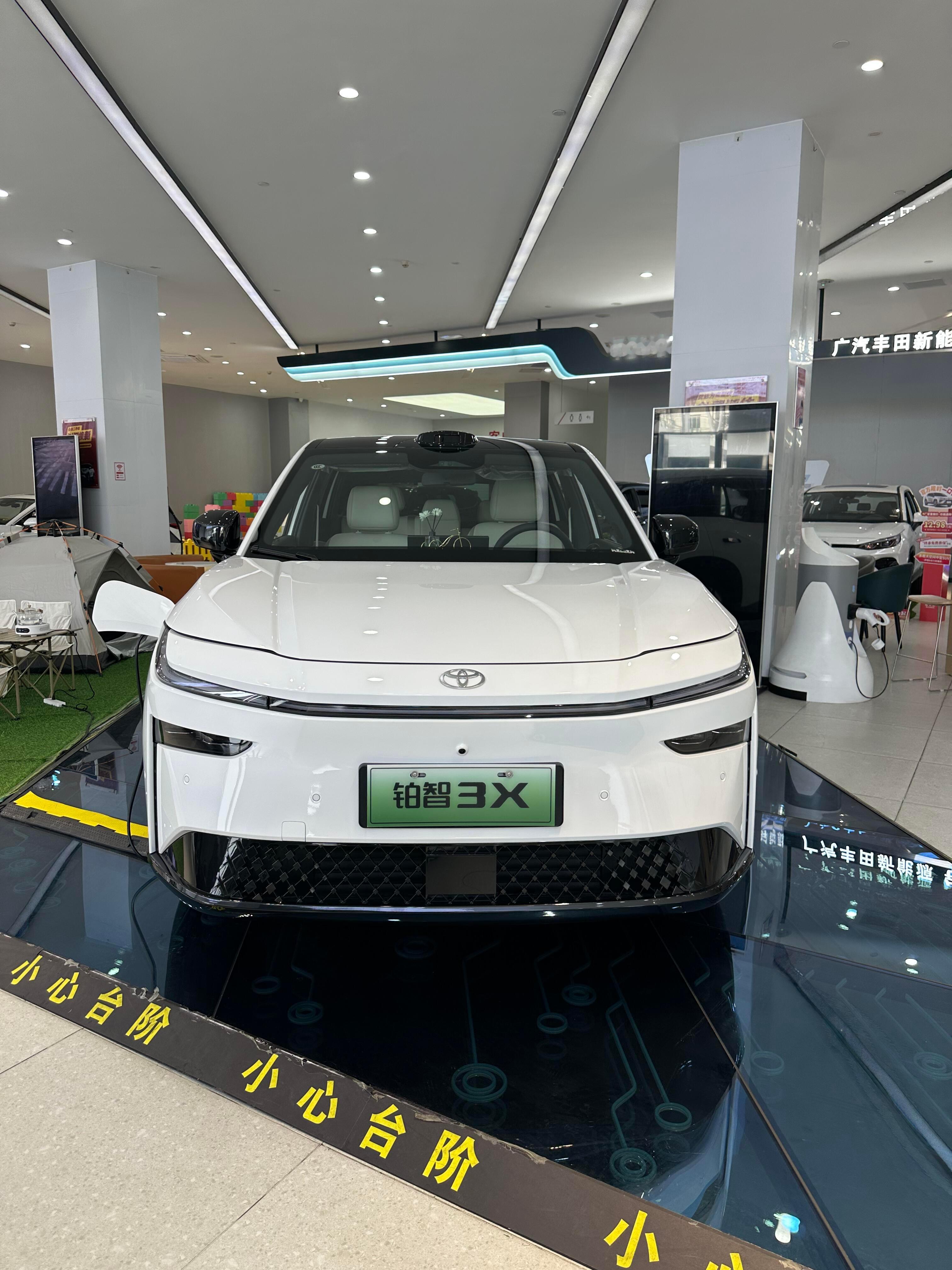 丰田 铂智 3X🚗✅ 优点1.智能化的越级下放：首次将禾赛激光雷达、Momen