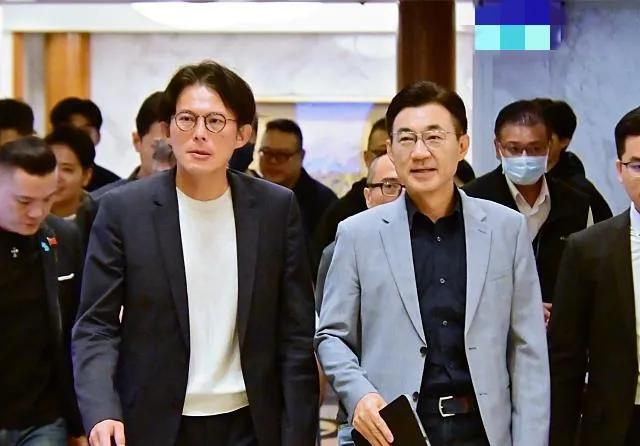 黄国昌再次就竹北纷扰做出回应，坦言郑丽文方面至今没有就此事跟白营联系，反而是许多