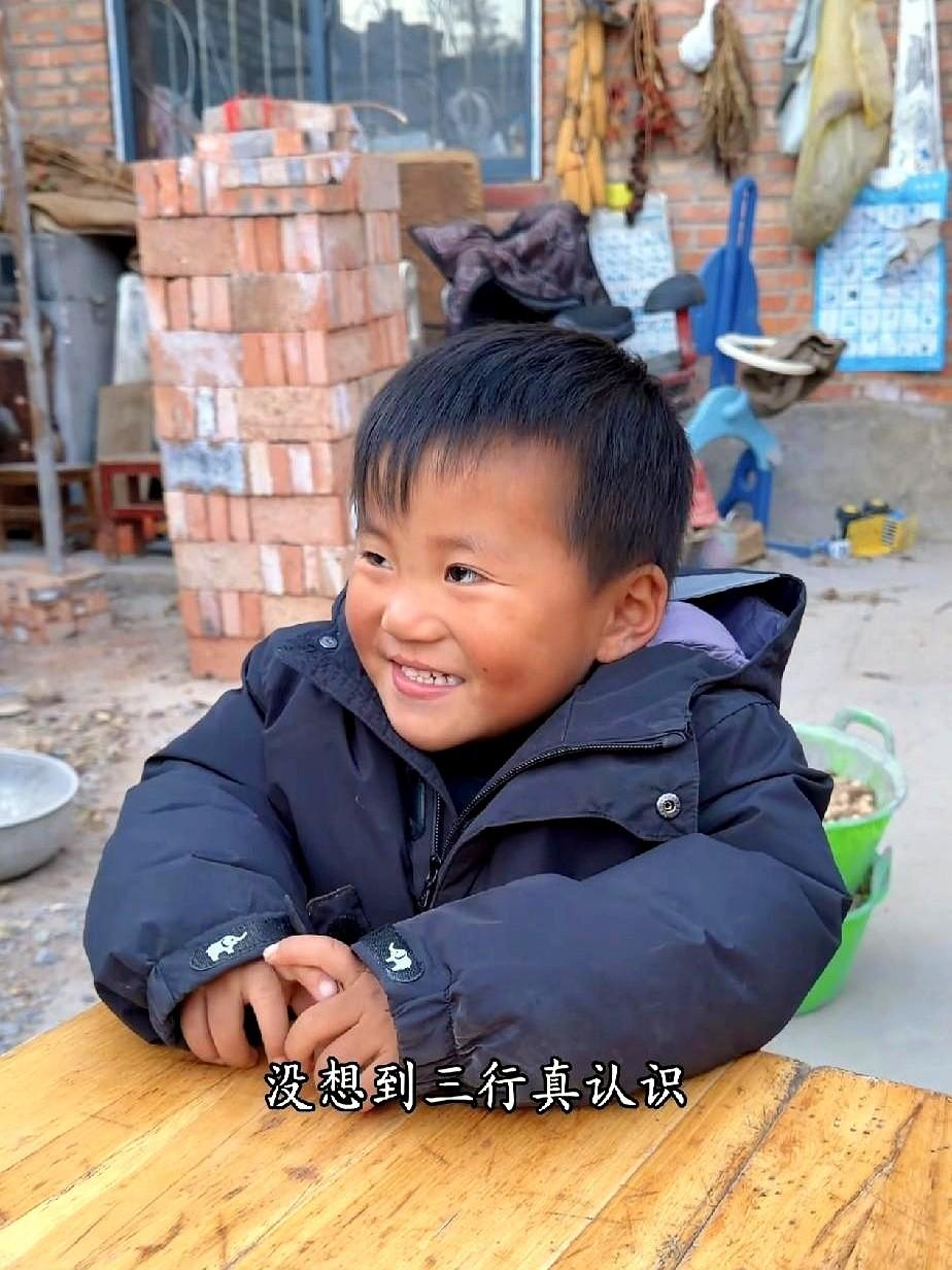 昨天老表直播的时候给有网友提议让老表给三行互动一下，证明一下三行不是配音。

面