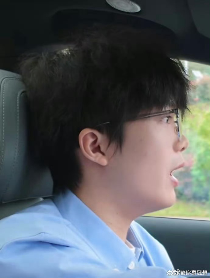 重庆狼队清清皖皖合体 并肩的意义，是你冲锋时我为你殿后，我落难时你为我破局。清清