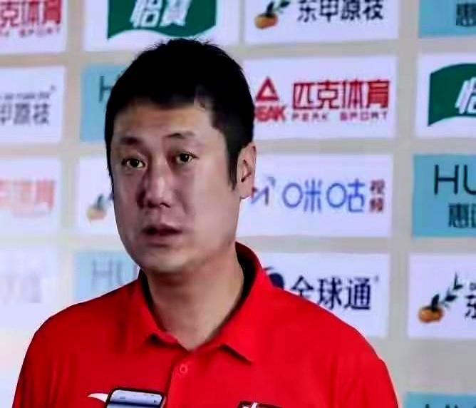 中国女排的教练位置正站在风口浪尖，赵勇的执教能力受到前所未有的质疑。
 

这次