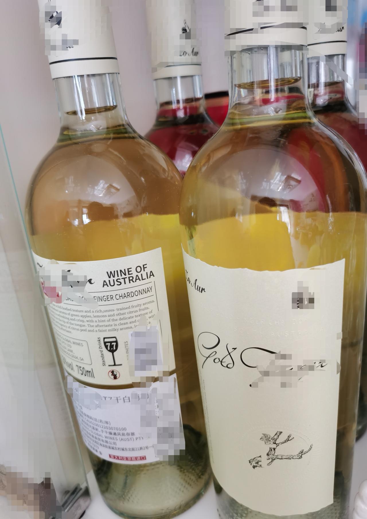 过节收到的干白，喝了两瓶了，口感还是不错的，扫码查询也有结果，澳大利亚进口的霞多