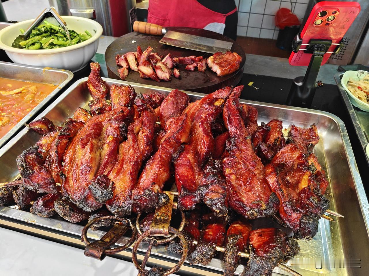 玉林的餐饮已经卷出天花板了！玉林美食店 

这叉烧饭才6米！

不要以为是偏远农