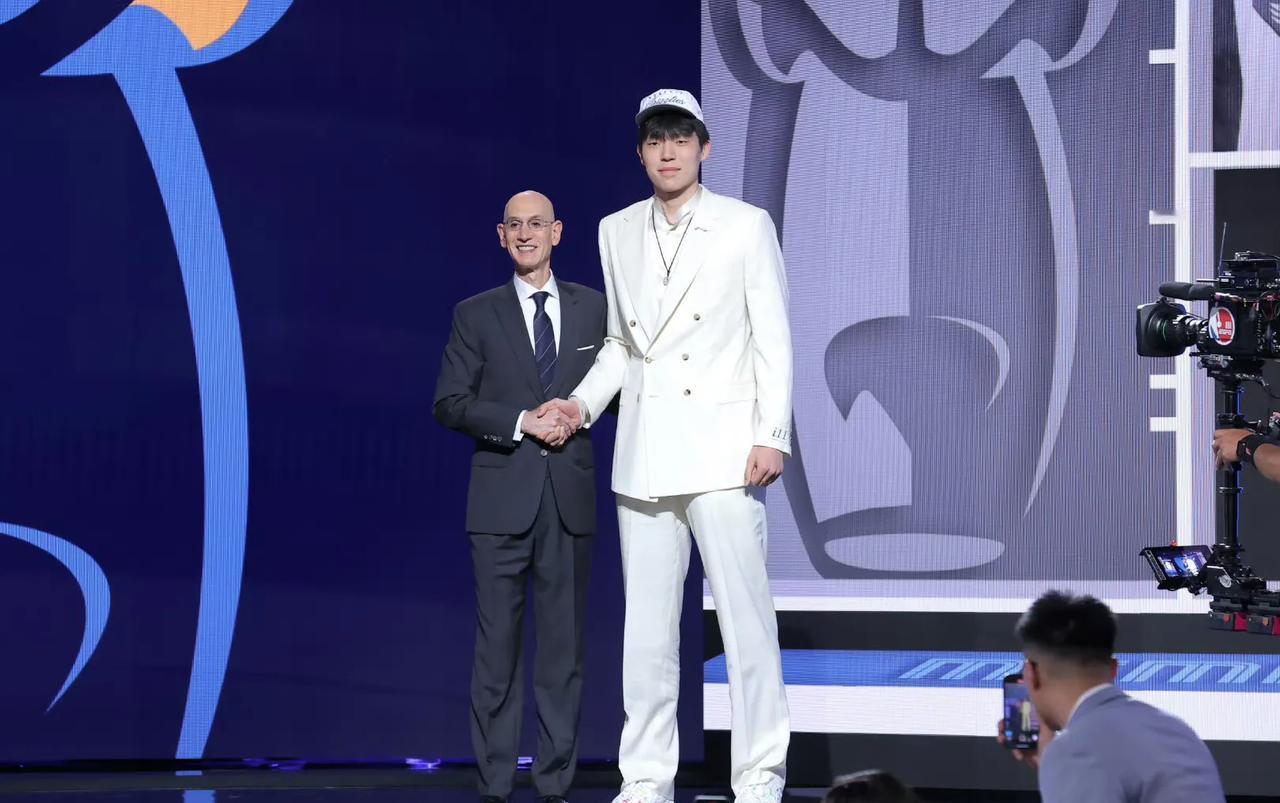 今日NBA选秀大会！刚刚，首轮前30顺位新秀出炉，其中备受关注的前三顺位最终花落