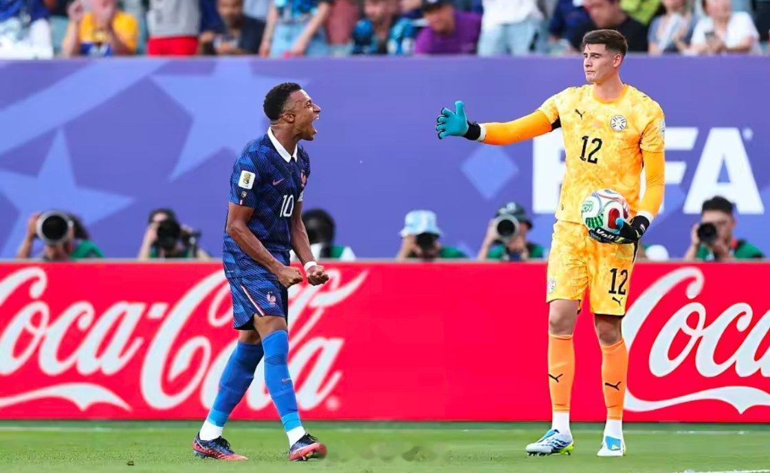 2026年世界杯1/8决赛，法国1-0淘汰巴拉圭。赛后，有媒体拍摄到巴拉圭门将吉