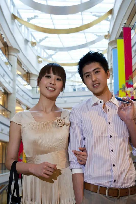 谁能拒绝帅哥美女呢？其实爱看帅哥美女，是刻在基因里的生存智慧。远古时期，没有体检