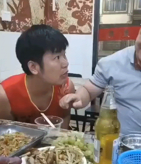 网友:抽空眨个眼，别瞎了！