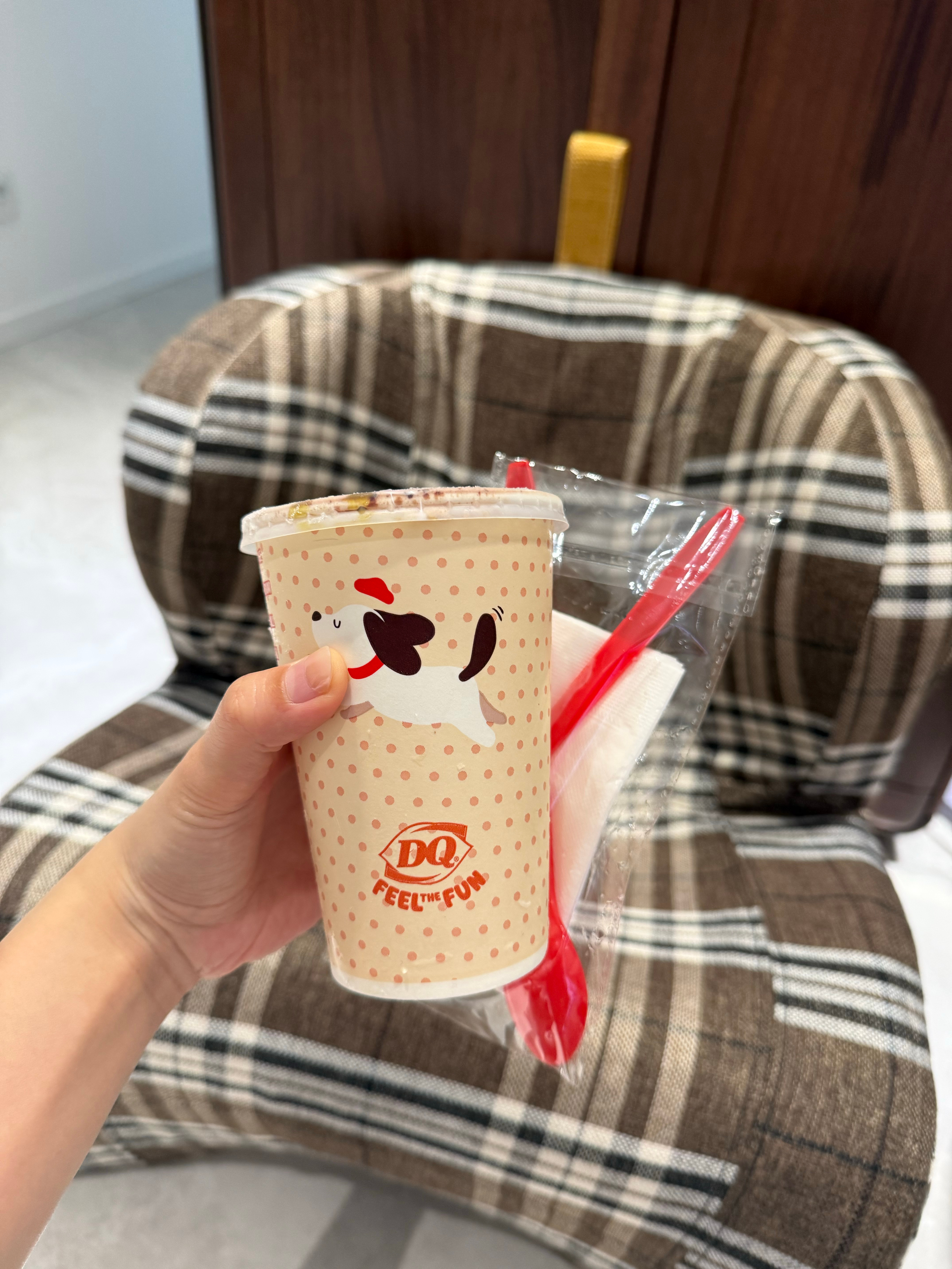 趁小王洗澡 偷偷给他点了Dq因为一回来就说今天忙的都没空吃雪糕 太热了那必须要立
