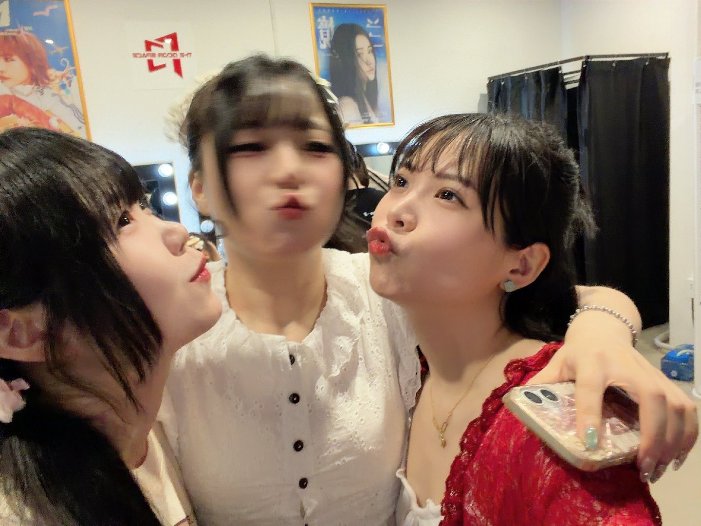 好久没有这么多自拍了！好久没有跟这么多人合影了！我久违九宫格碎碎念一番🤲🏻p