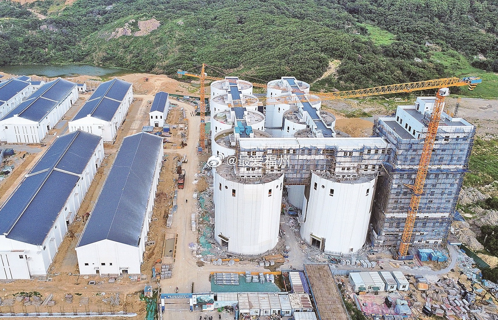 长乐区松下的东郊粮库迁建项目正加紧施工该项目属于福建省粮储系统国家“两重”建设项