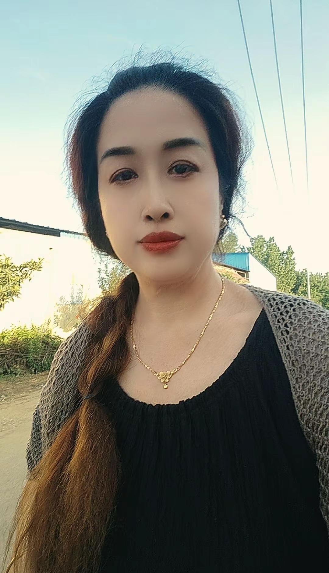 姐姐还没当够不知不觉成了姨，不排队领鸡蛋是我最后的倔强。老是老了点，但气质不能输