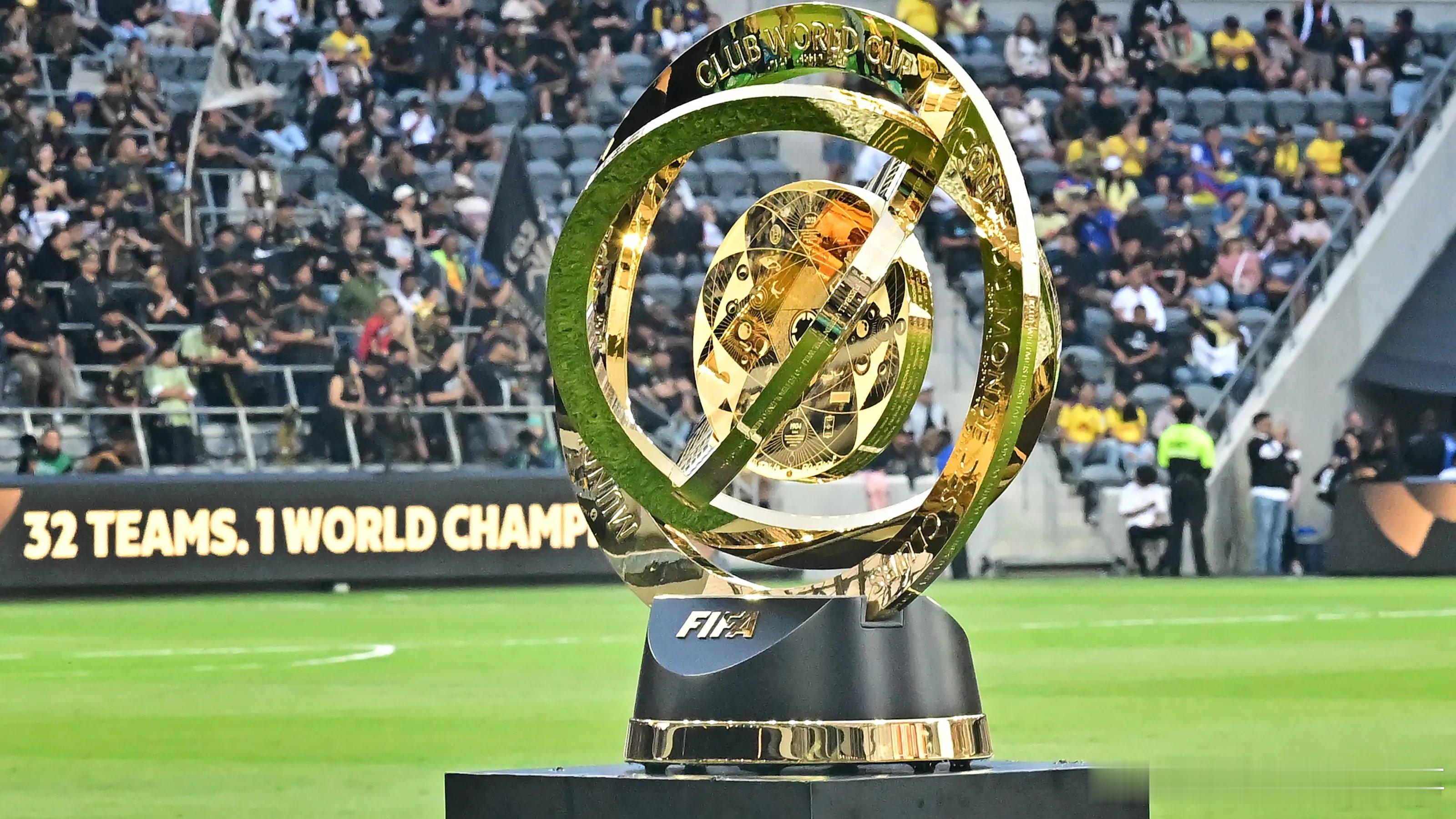 [奥特曼]媒体爆料：世俱杯将模仿NBA的球员出场方式，现场播报球员名字，球员依次