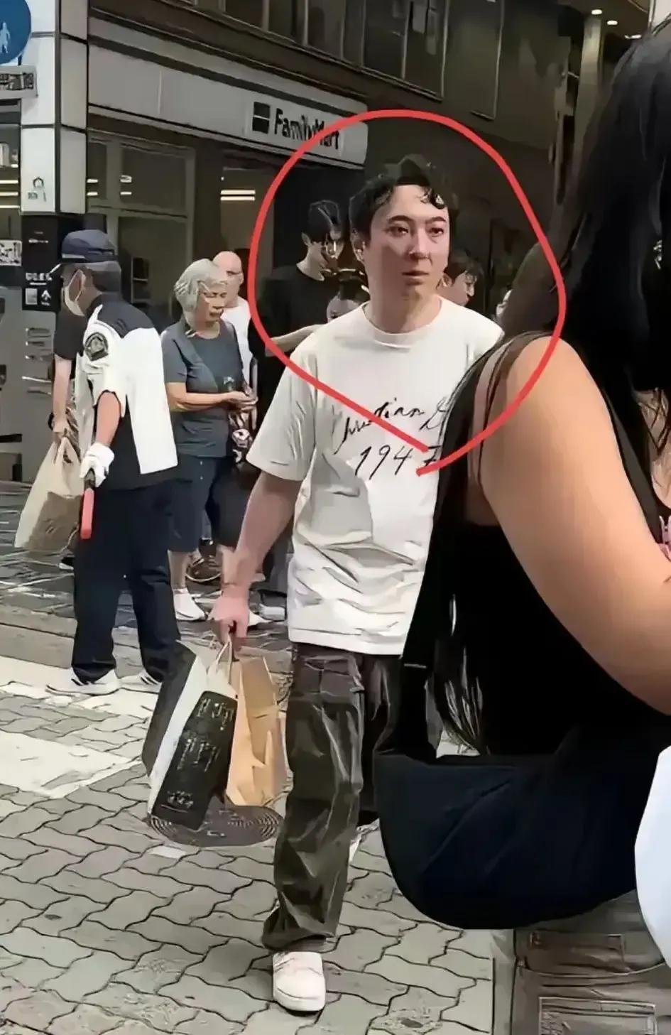 或许是成天泡在酒池肉林中的原因，现在的王思聪精神状态大不如前，身体也是明显的发福