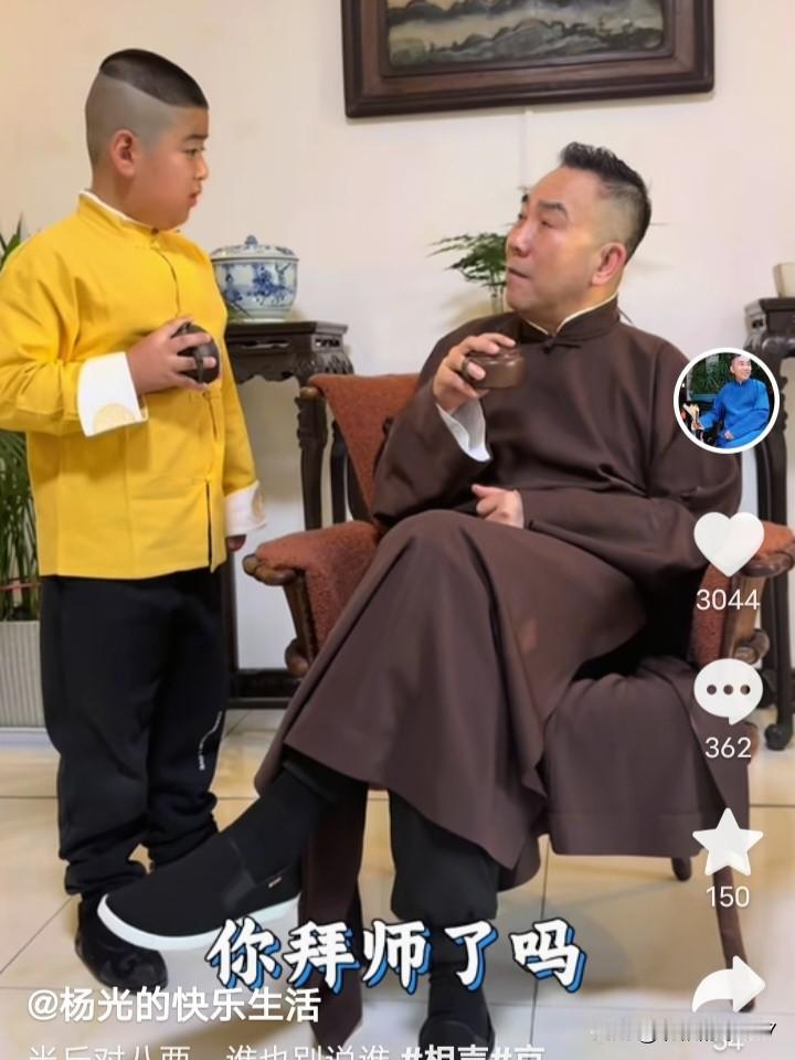 今天杨议继续疑似批判相声大师郭德纲，当然，不是批判他的相声，还是批判他的京剧。