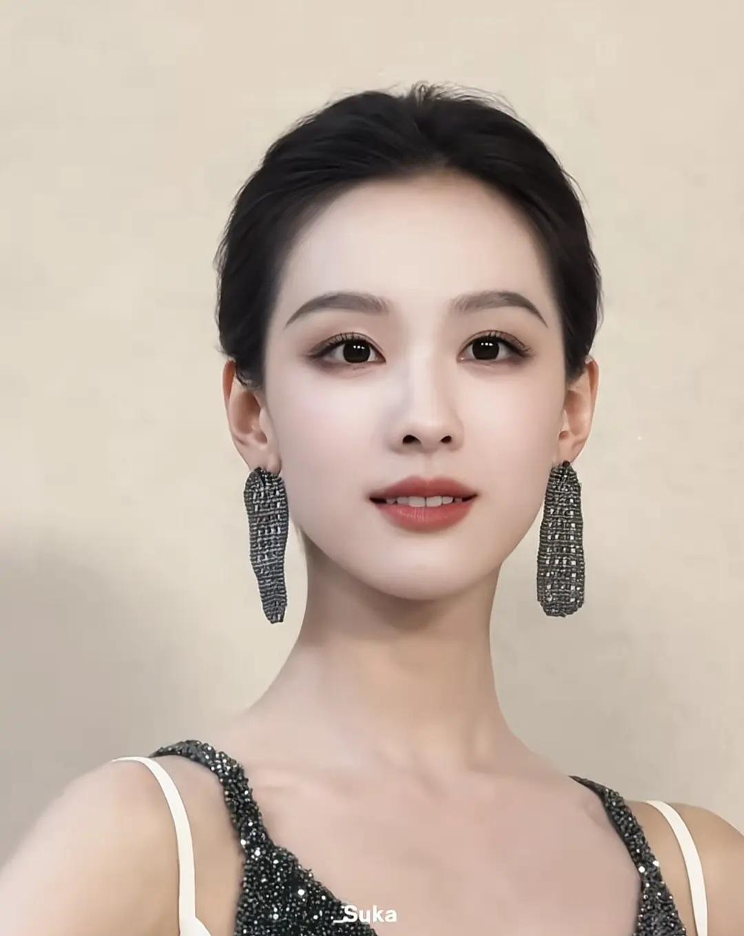 陈都灵活动生图，真是红气养人啊！

这几年陈都灵一部一部戏拍着，演技台词都越来越