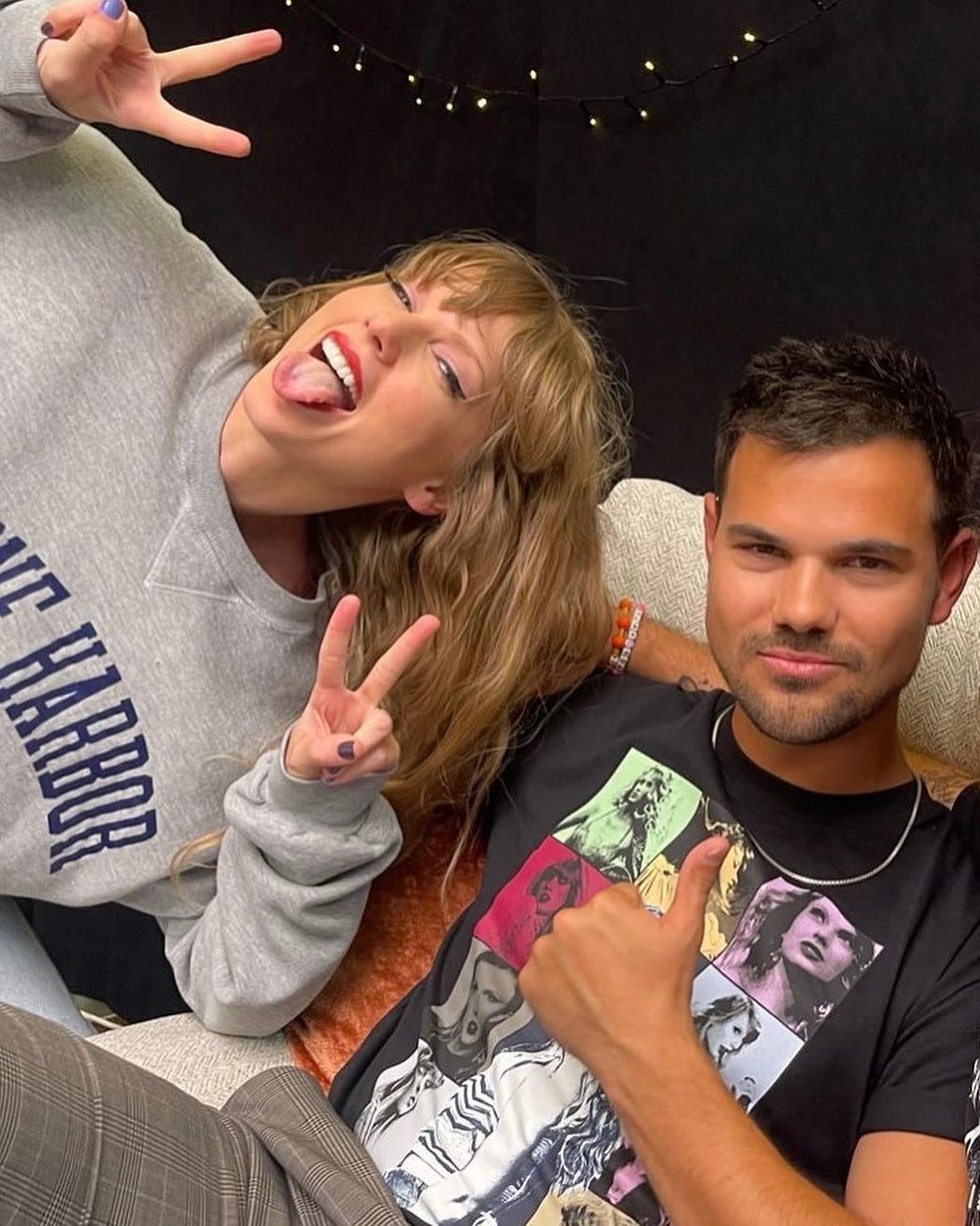 霉霉订婚  “小狼”Taylor Lautner转发了霉霉Taylor Swif