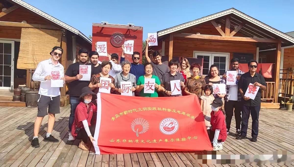 不要动不动就“国际友人”“外国友人”，甚至是“外宾”这样去称呼外国人了！如此毫无