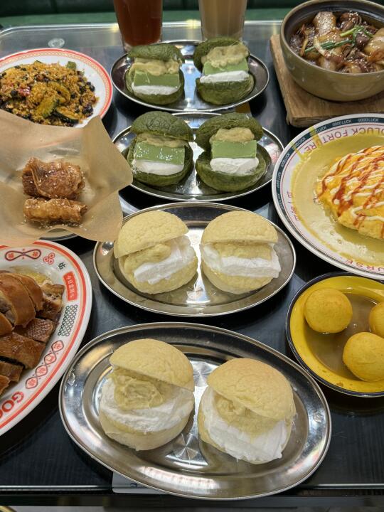 厦门新出的、、、榴莲抹茶菠萝包、、、好好吃
