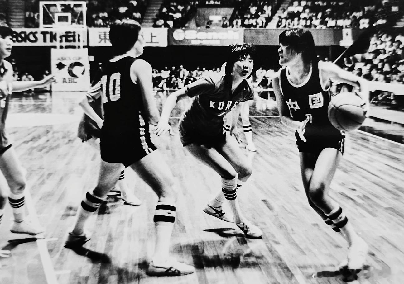 1982年第九届女篮亚锦赛，组委会在排赛程时，将中国队和韩国队的比赛安排在5月3