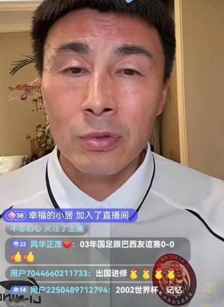 前国脚李玮锋爆了一个料，2002年世界杯国足和巴西队的比赛结束后。在尿检时，李玮