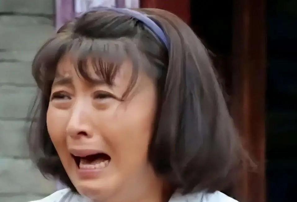 闫学晶前脚刚说“不认怂”，后脚这封文采飞扬的道歉信就来了。
这字斟句酌的水平，真