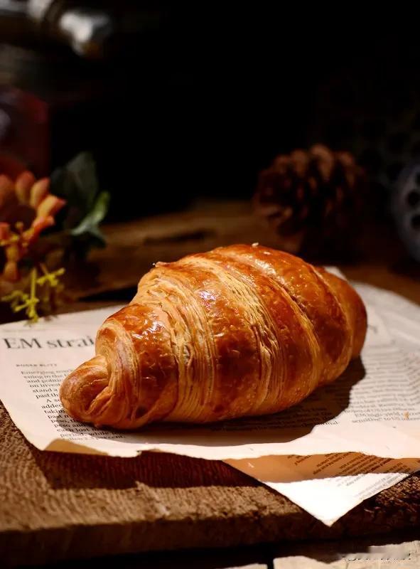 各式食材在锅中翻滚，与亲朋好友围坐一堂，欢声笑语中，温暖与满足溢满心间。今日的美