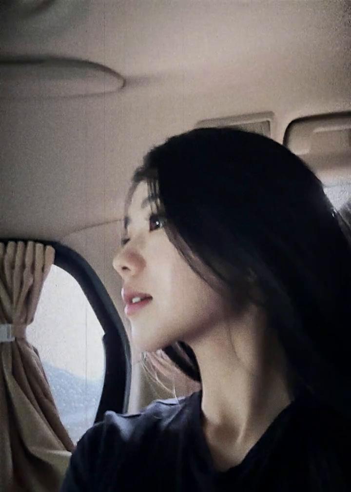 欢迎来到浩存的音乐电台。唱什么？就唱我是你的小狗。我喜欢你说我有一点臭。我找了好