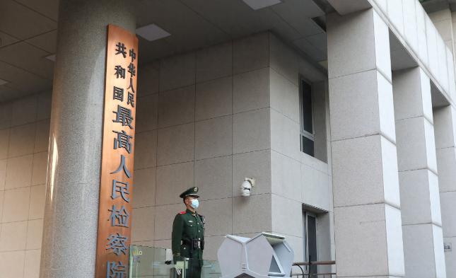 江西，邻里冲突酿大祸，现役军人李某财妻女三人遇袭，凶手被判死刑，却拿不出一分赔偿