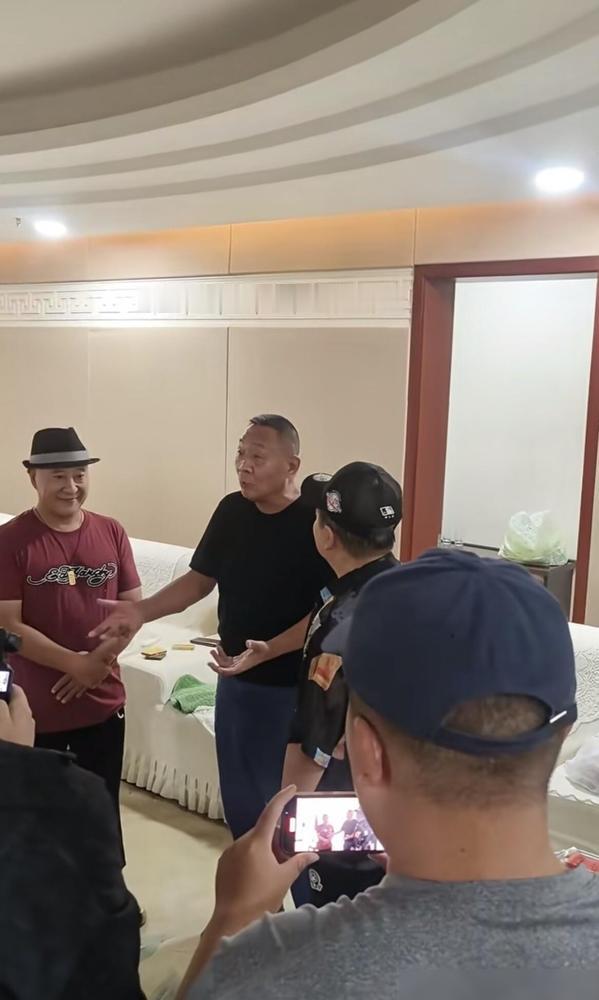 《群星闪耀时》退档，最难受的不是黄渤，也不是导演，更不是高叶。

说真的我盯了十