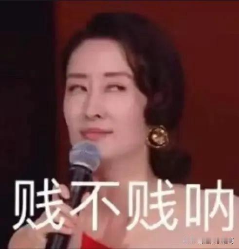 门口在干仗！
因为一泡狗屎。
不知道谁家的狗还是流浪猫在某一家门口拉了一泡屎。