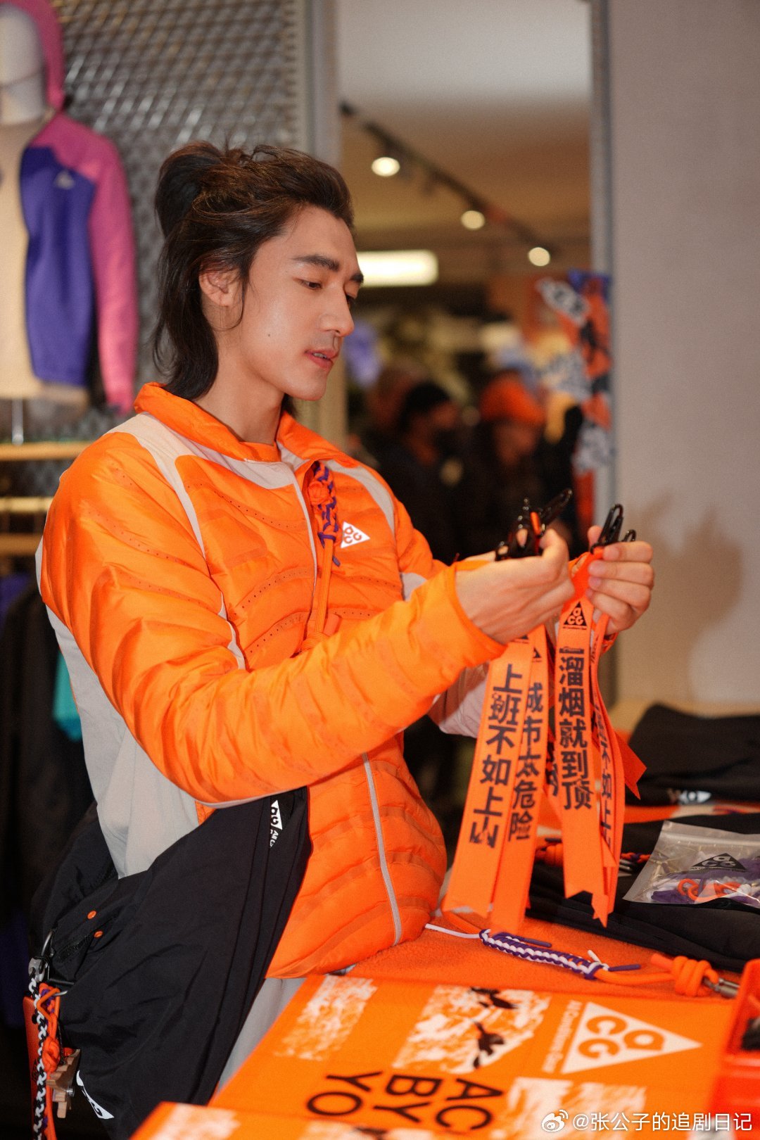 此沙 上班不如下班长假刚结束根本不想上班，看他户外自由又自在，羡慕到不行！戏里疯