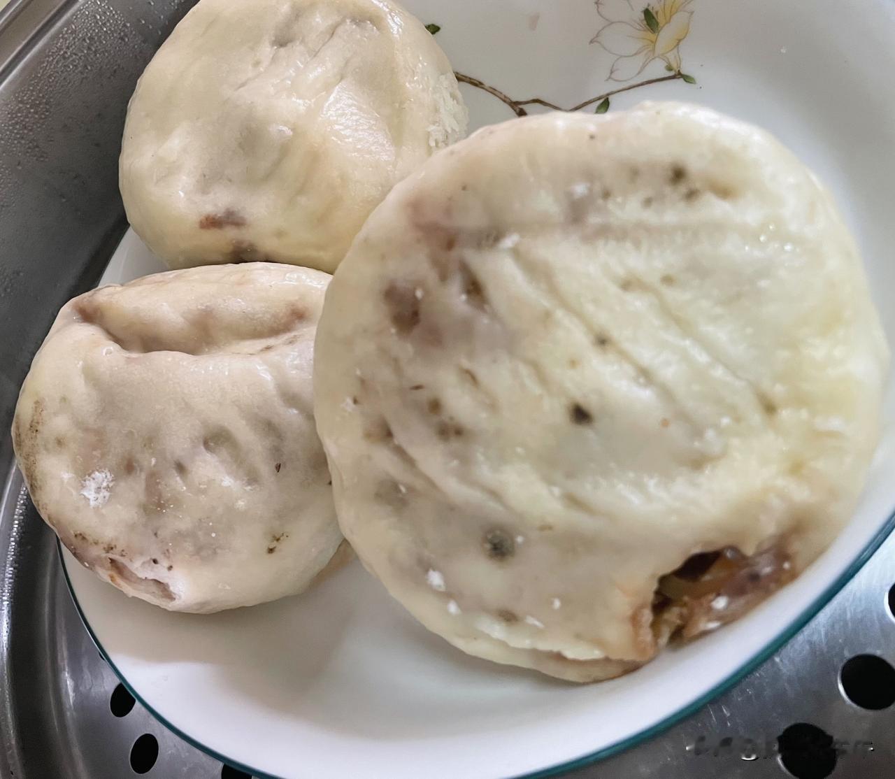 正月吃“长霉”馒头？
我查了习俗才发现有这层缘由。

这年也快过完了，婆婆蒸的包