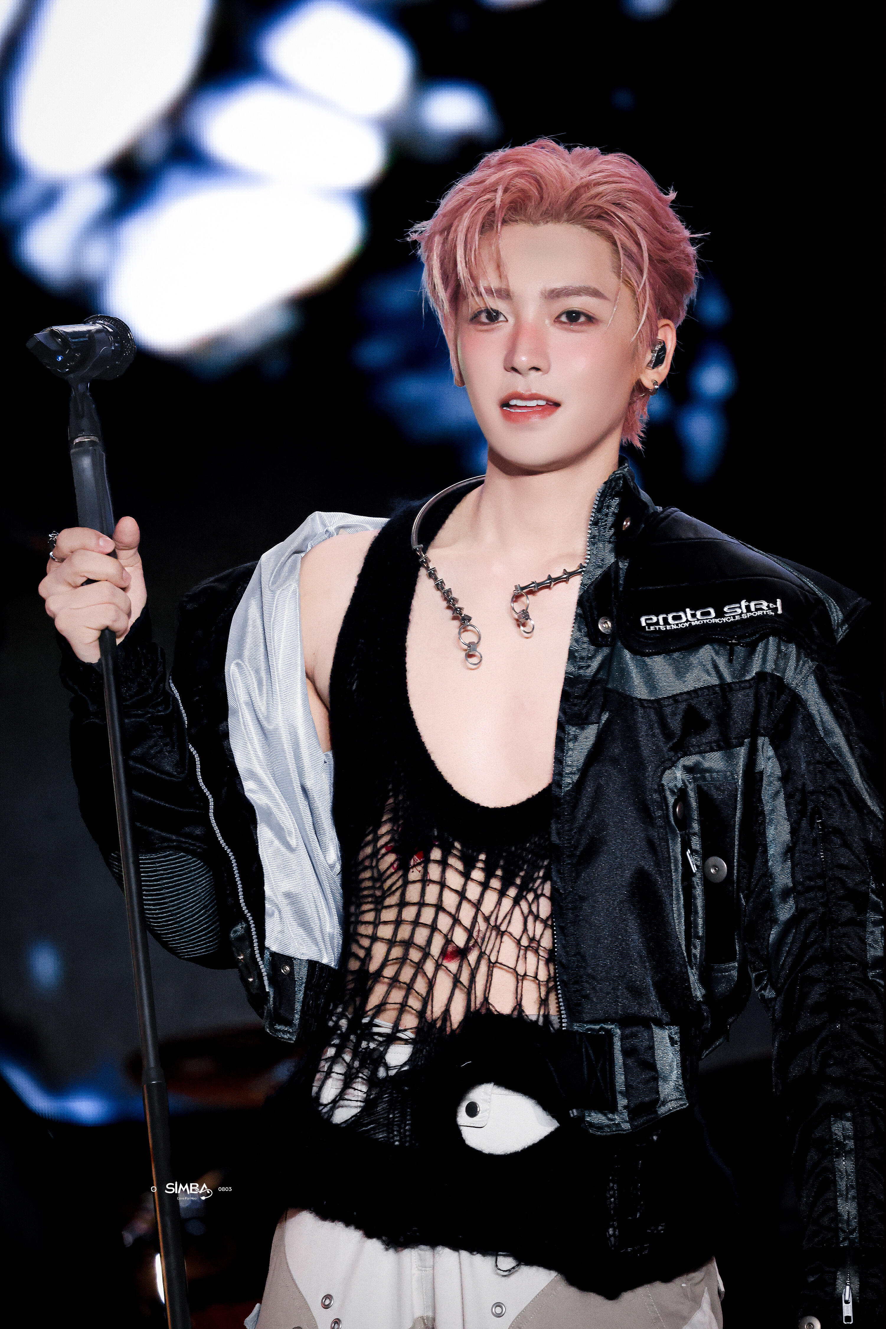 侯明昊唱歌侯明昊的R&B太上头了！每次听都被他丝滑的转音和充满磁性的嗓音击中，从