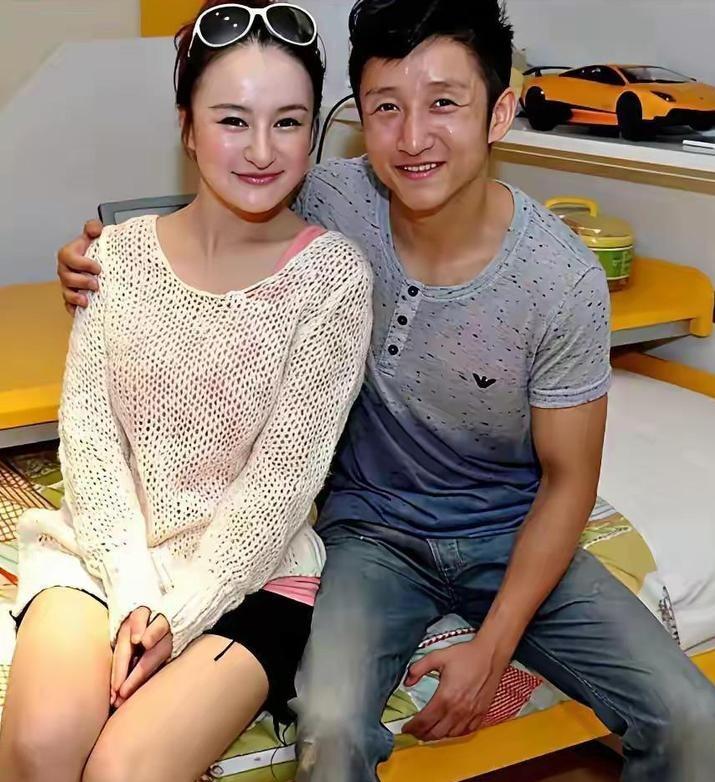 冉莹颖这事，说出来真是让人心里堵得慌。
她最近上了个综艺，把压了四十年的家事摊开
