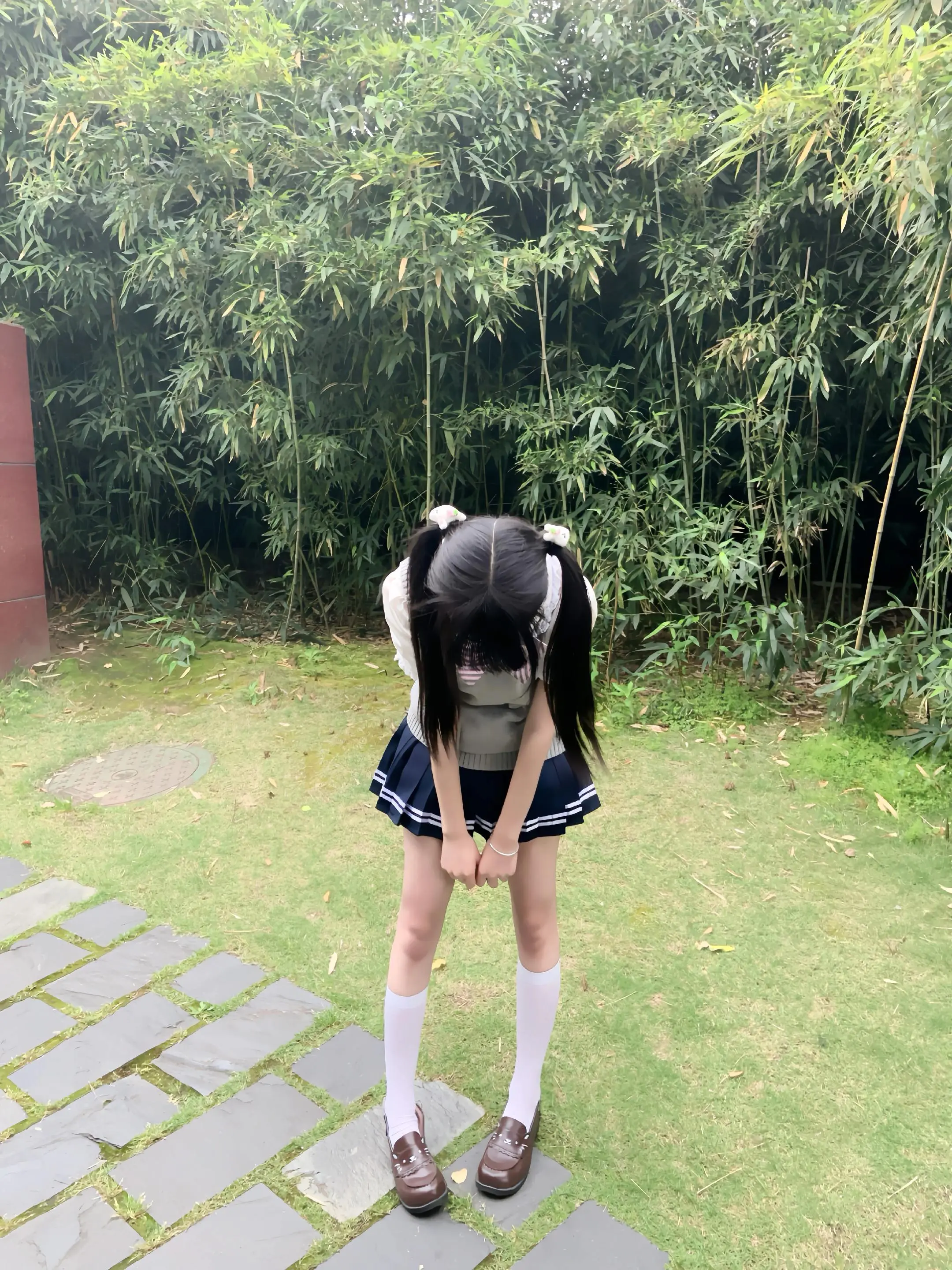 你温柔的长发 在风中划过嘴角