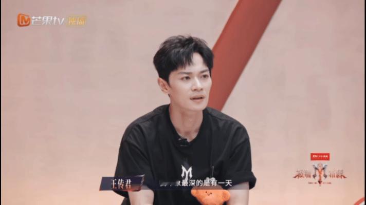 王传君看到了姚琛的努力 好多人都没留意到姚琛在台下默默付出的汗水，还好王传君看见