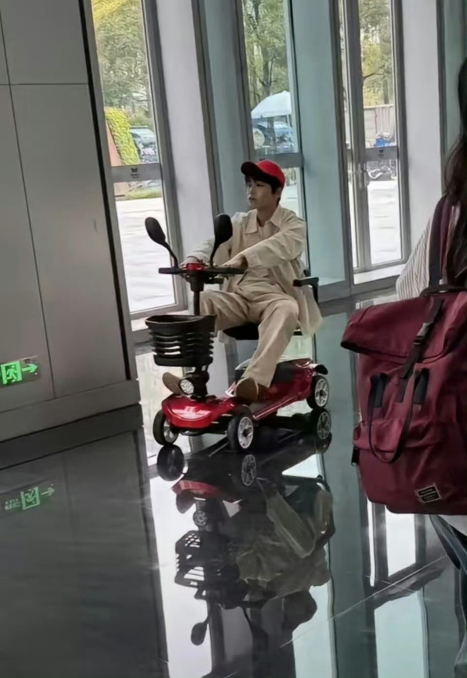 小红帽🛵 