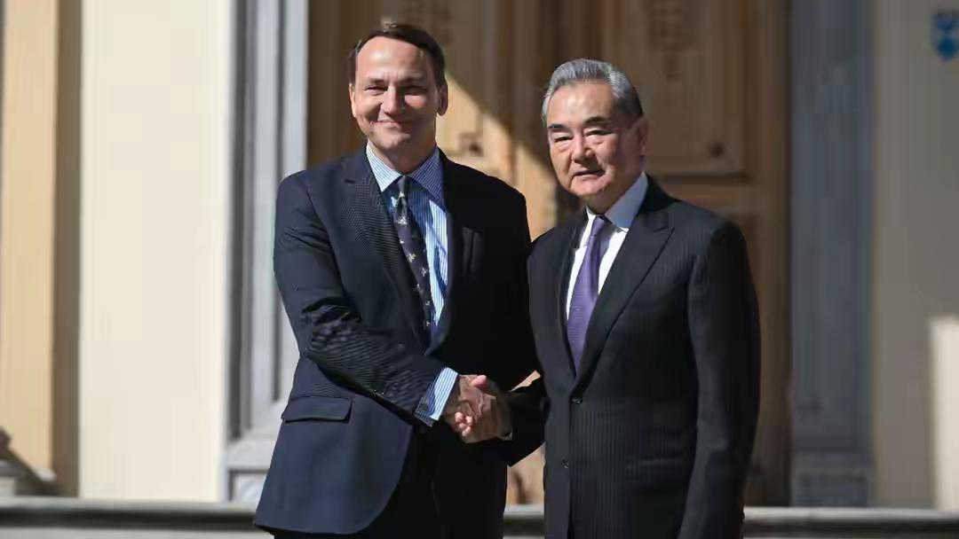 波兰这操作真让人无语！之前承诺保障中欧班列安全畅通，转头就宣布无限期关闭波白边境