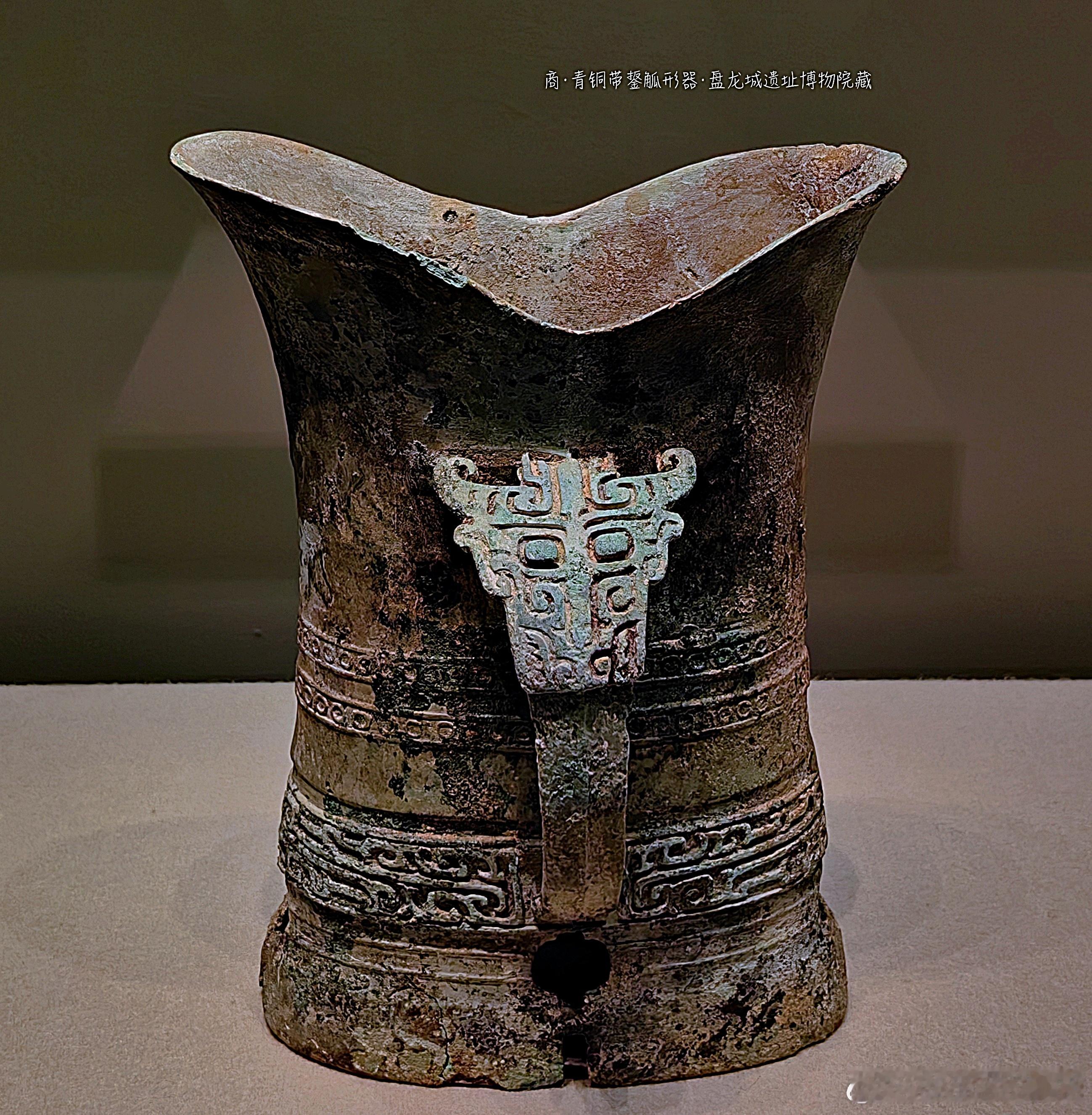 青铜带鋬觚形器商代 （公元前1600-前1046年）盘龙城遗址博物馆藏湖北武汉盘