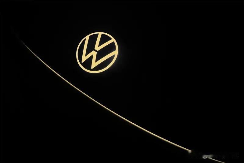 大众首款智能电动轿跑 SUV——ID.与众
 
大众汽车推出首款智能电动轿跑 S