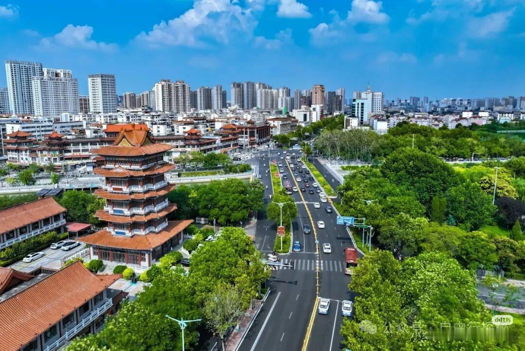沧州是河北省东南部的“狮城”，拥有“武术之乡、杂技之乡、铸造之乡”等美誉，其特色