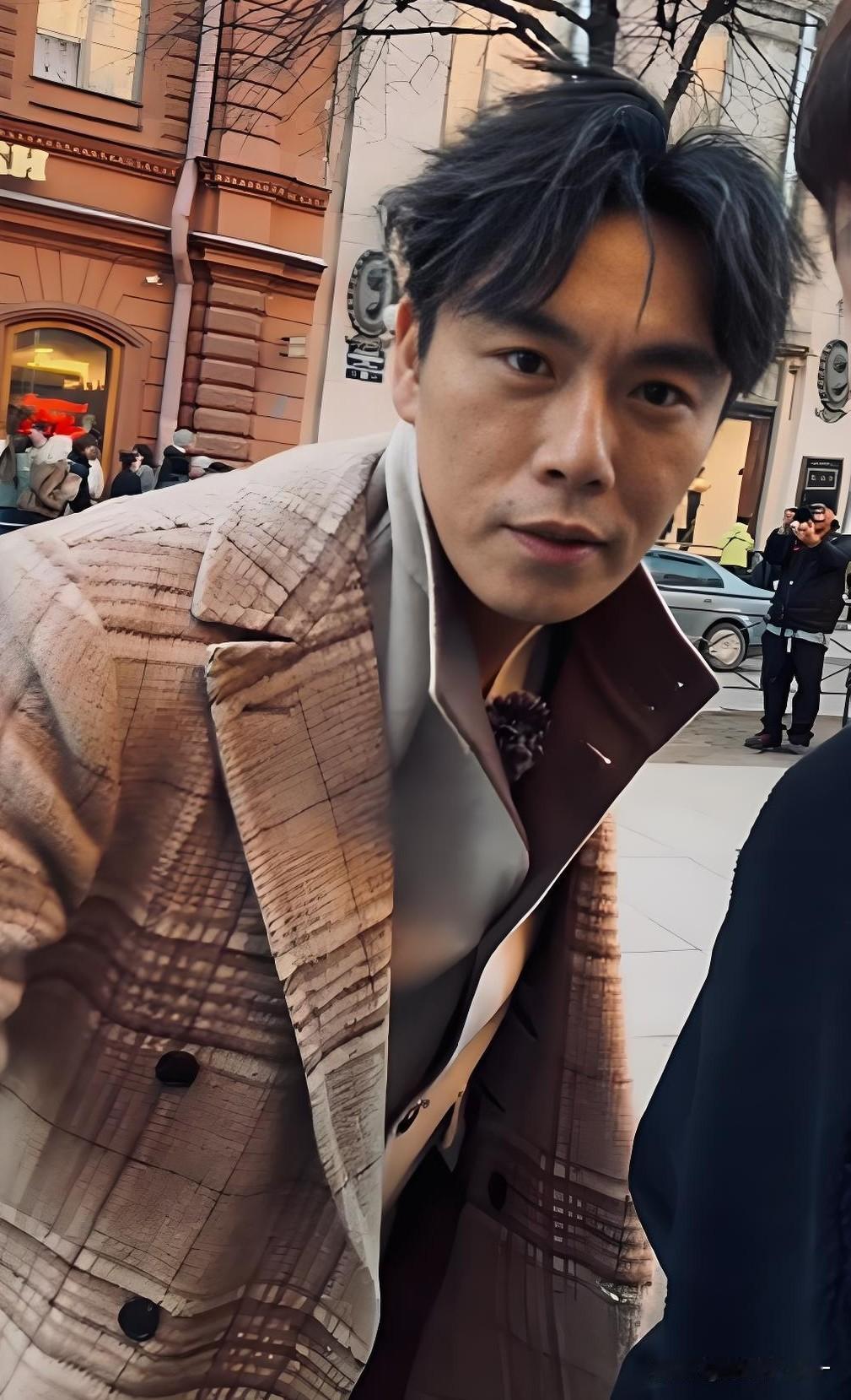 开始理解秦昊了，

原来他对妻子也有遗憾，

在综艺《妻子的浪漫旅行》中秦昊说自