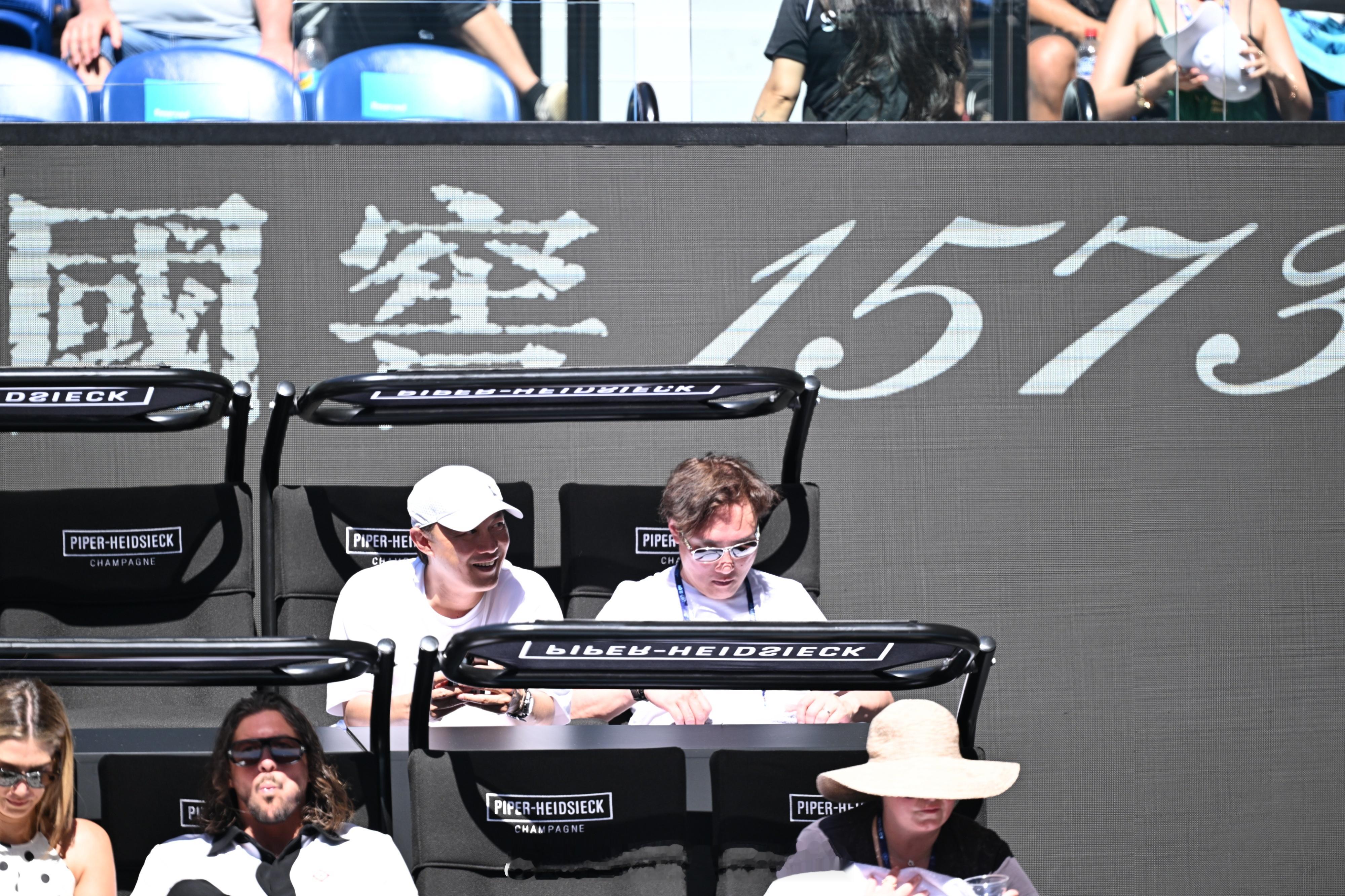 又见面啦👋🏻陈奕迅观战澳网澳网2026 陈奕迅现身阿尔卡拉斯vs兹维列夫 场