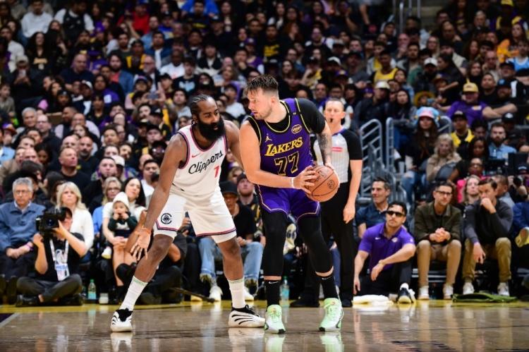 首败！NBA杯湖人135-118击沉快船，谈5件事（赛前，NBA杯赛，双方都是2