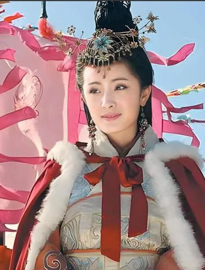 王昭君21岁时，丈夫刚去世，继子就冲进帐篷一把搂住她。王昭君给了他一巴掌，骂道：